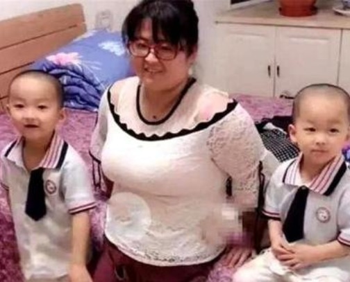 双胞胎|15岁美女失去双腿,不顾反对生下双胞胎,6年后变成了这样