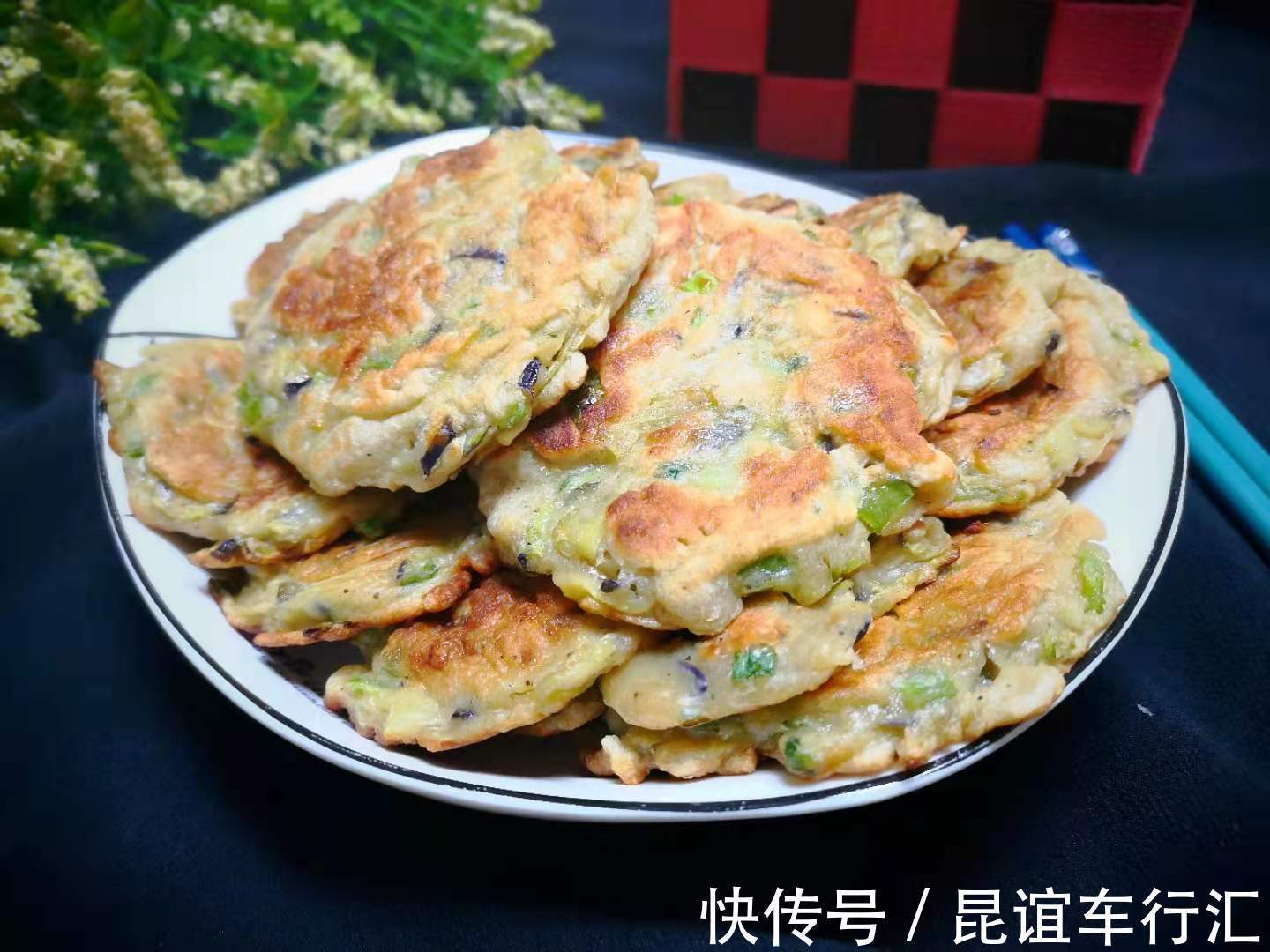 小面姨|夏天,这食材别只懂凉拌了,切成丝上锅煎一煎,鲜香软嫩好消化!