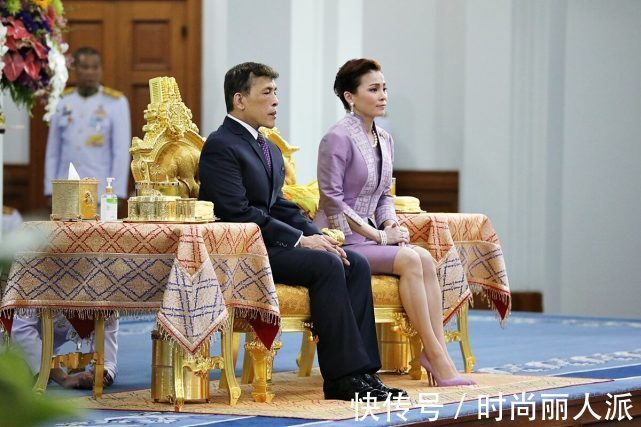 造型|苏提达晒最新漫画好得意！蓝裙造型确实美，诗妮娜好久没有亮相了