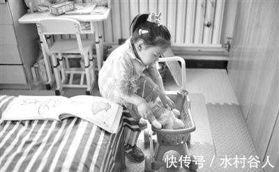 患有|十七岁少女患有罕见疾病，身体只有婴儿大小，病因令人气愤