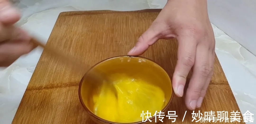 糯米又出新吃法,加2把红枣,个个焦脆又软糯,出锅孩子抢着吃