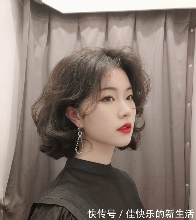 洋气 40岁左右的女性,发型这样剪,时尚年轻不老气!