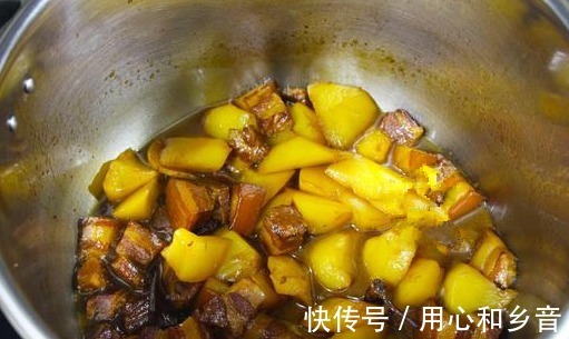 红烧肉炖土豆,软糯入味不油腻,超级爆爽!
