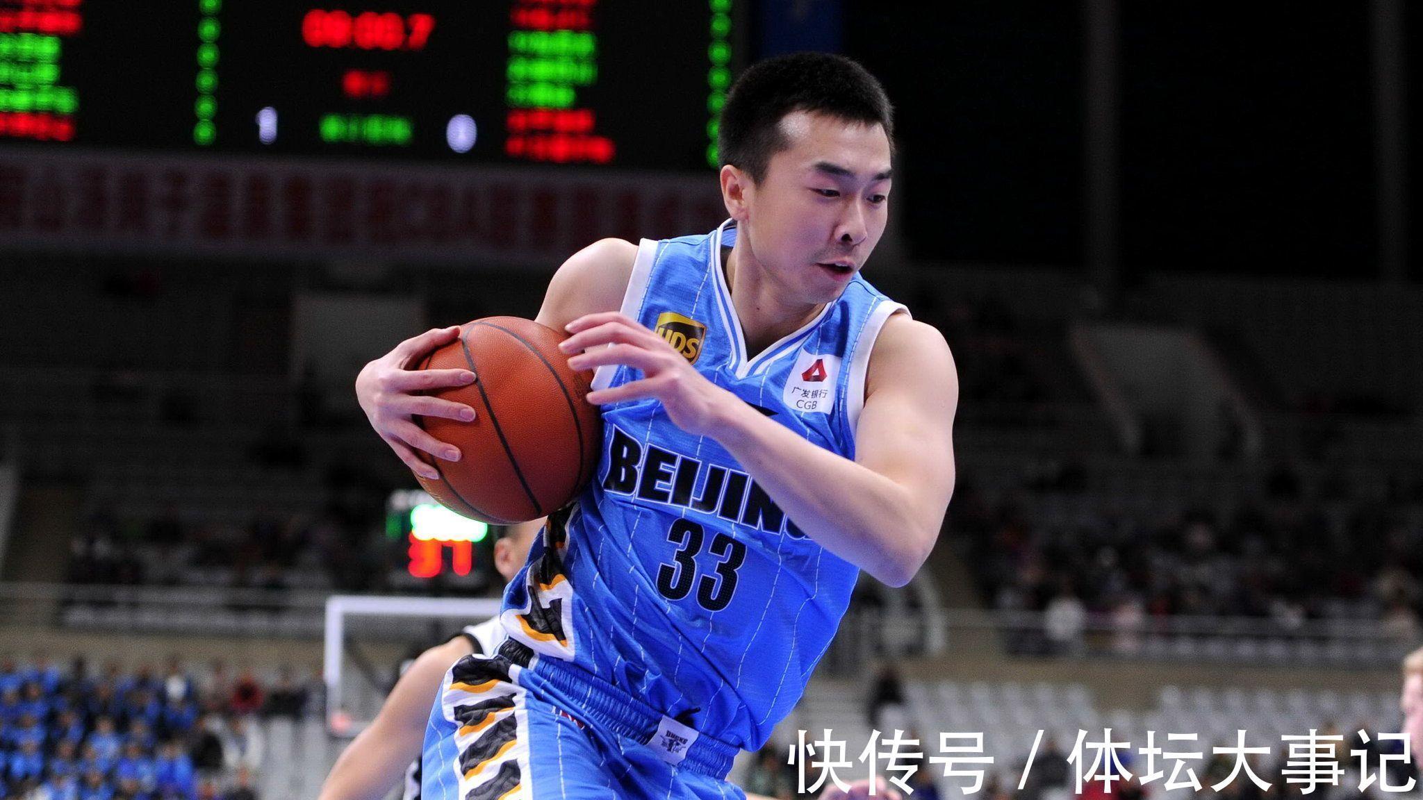 北京队|续约了!北京队31岁悍将留队,场均3.4分专心防守,撞伤过威姆斯