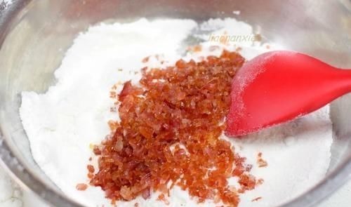 这个小点心,不用揉面不用发酵,一搓一蒸就做好,咸口米糕真好吃