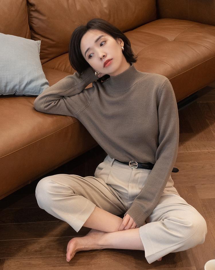 搭配 秋冬衣服别乱买,常备“高领衫”,搭配大衣、羽绒服都洋气