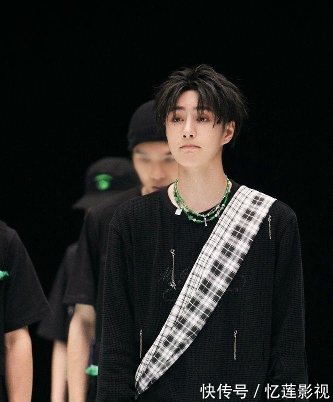 啵啵奶茶|《這就是街舞》火鍋局，隊長們都不敢吃，王一博：那我先吃啰