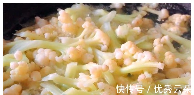 跟着我一起|花菜不要直接入锅炒,记得多加一步骤,花菜出锅清淡入味,很下饭!
