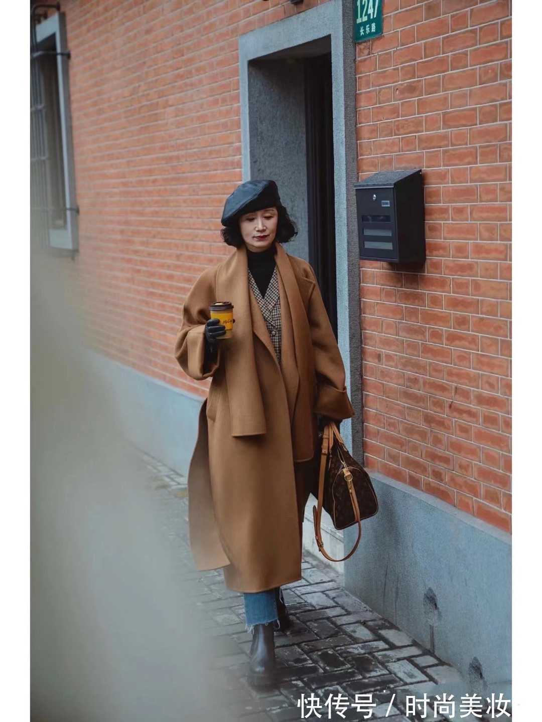 半身裙 大衣这2种搭配甩小黑裤几条街,优雅又显气质,适合40岁女人