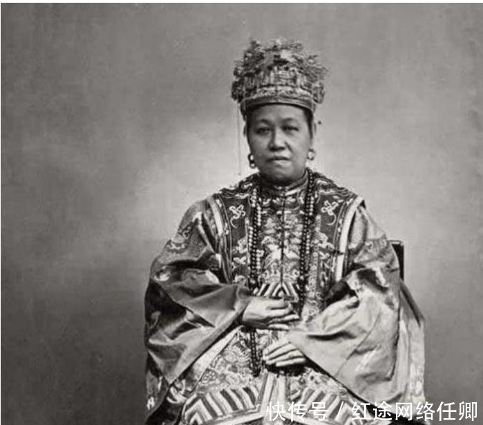 诰命|晚清女性老照片:青楼女子、贵妇、女囚犯、诰命夫人!