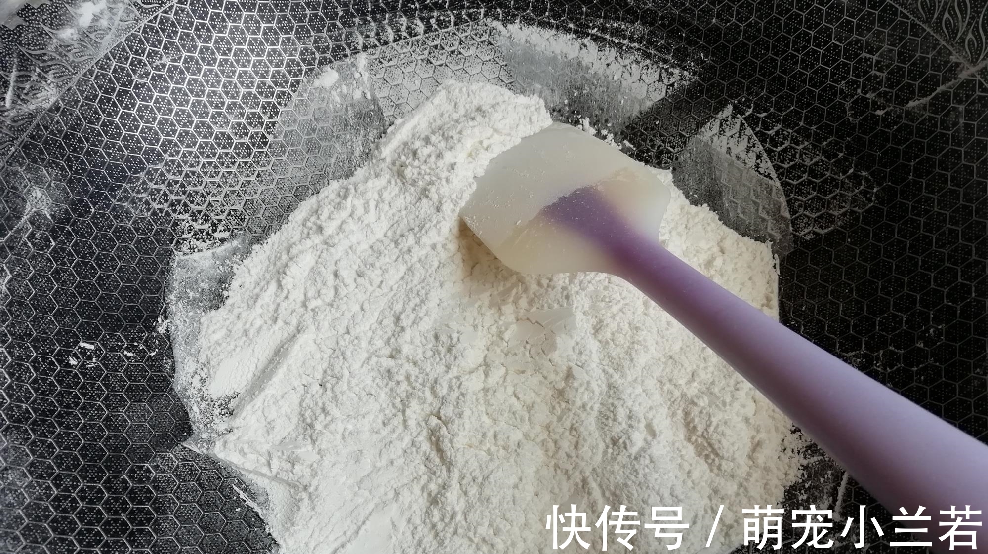 糯米粉别做汤圆了,拌一拌蒸一蒸,家人吃不够,天越热越好吃