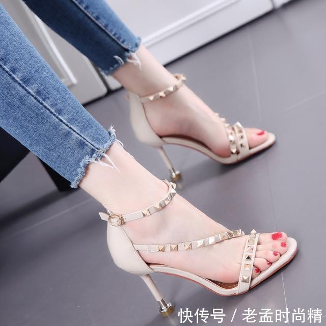 整体|夏日为整体造型加分,不要忽略高跟凉鞋的重要性