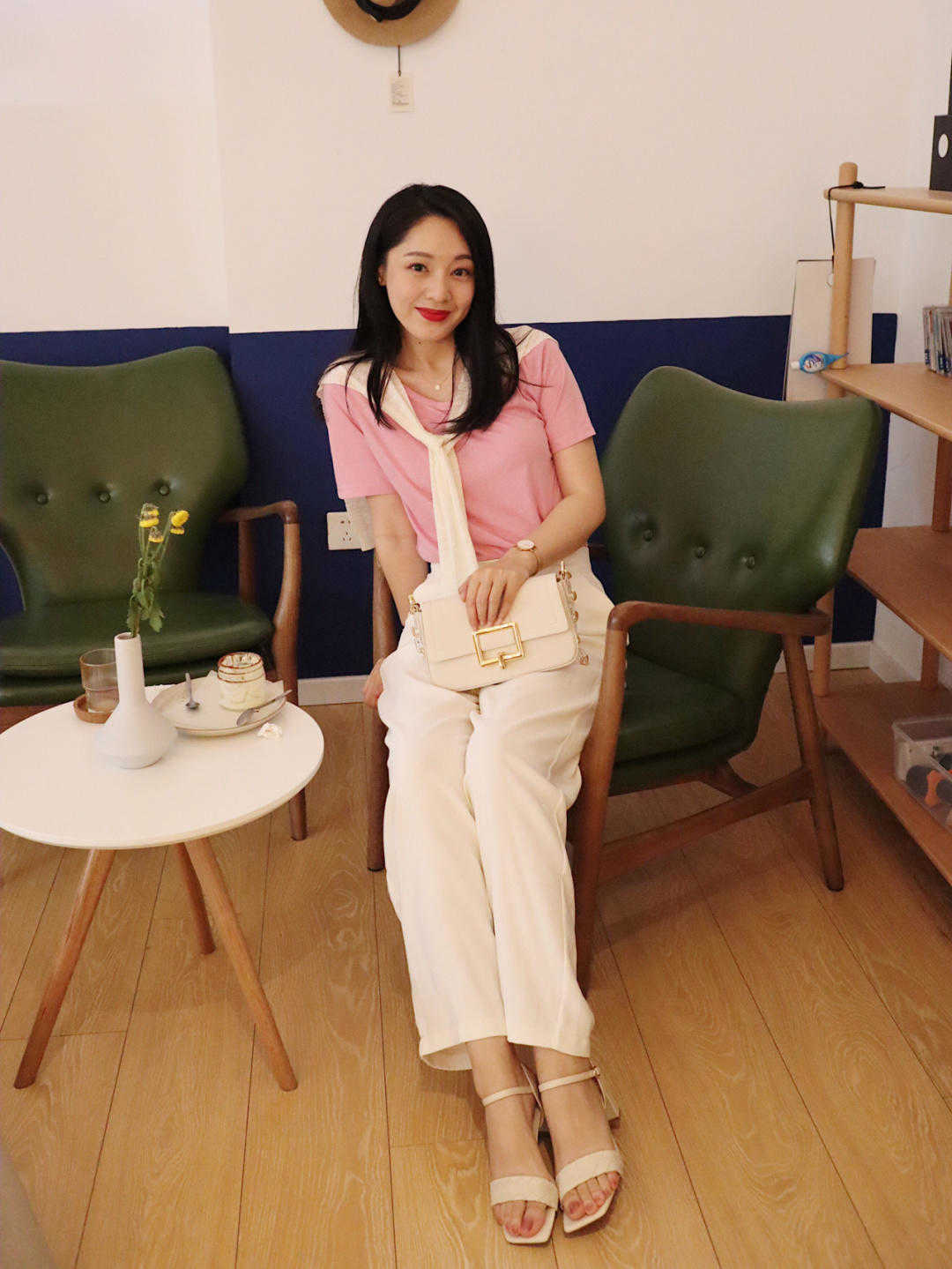 好看|秋天不建议直接穿T恤，这样叠穿洋气又高级，主要是显好看