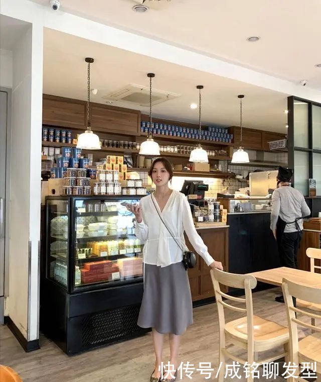 青春|春末时尚潮人穿搭，青春减龄极度舒适，用超美搭配让你瘦成闪电