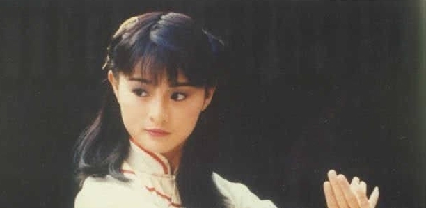 龙碧霞!读者不满意女主角的名字,金庸大笔一挥将其删掉,却造就绝世经典