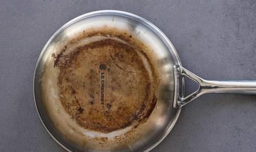 不锈钢|不锈钢锅发黄怎么办?教你一招,把它抹上去,轻轻一擦光亮如新