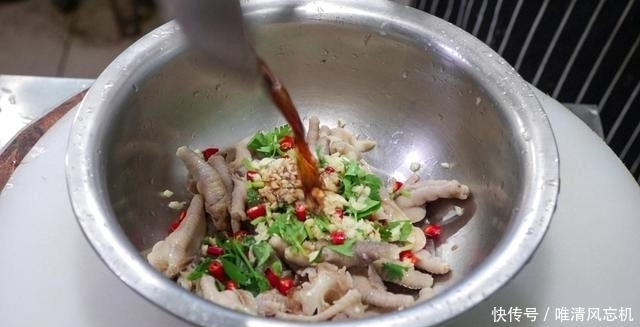 凤爪|大厨分享凤爪新做法，香辣筋道，下酒必备，端上桌大家抢着吃
