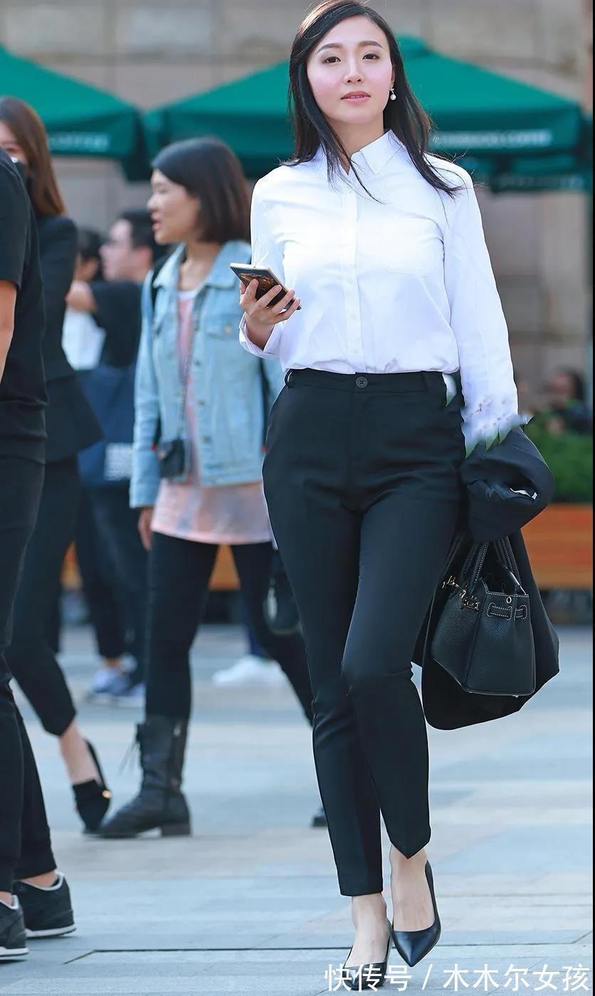 白色衬衫|黑与白的通勤装穿搭,经典美丽又时尚,穿出了简约大方的美感