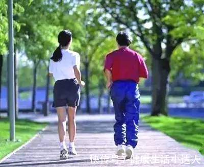 头痛|人为什么会得高血压?身体出现4种表现,当心血压已超标了