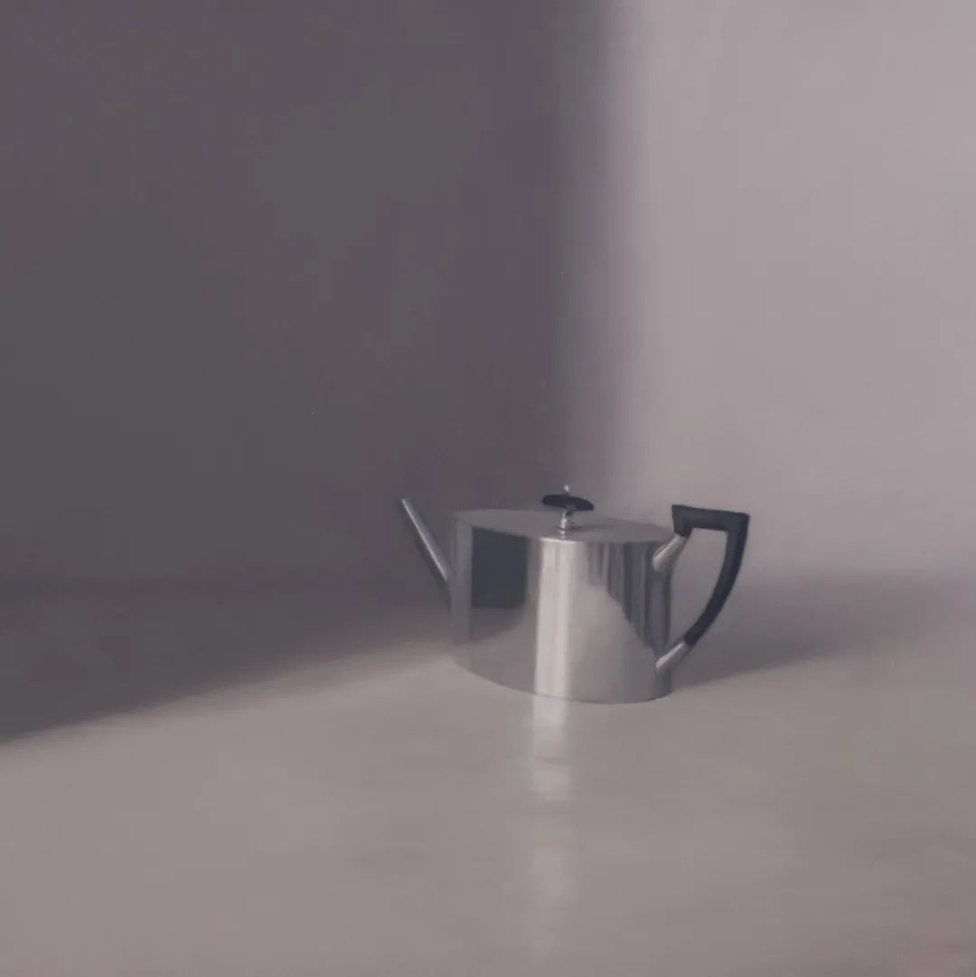 孤独感#柔和的光影和质感,她的静物画散发着一种孤独感!