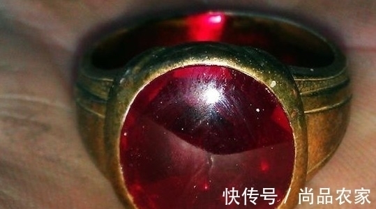 红宝石 有人在海边捡到钻石,更有人在海边捡到红宝石戒指