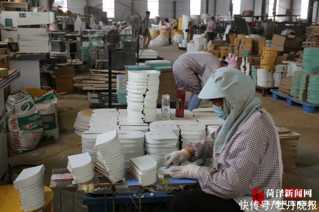 小板凳|定陶张湾镇：小板凳撬动大产业，电商连通致富路