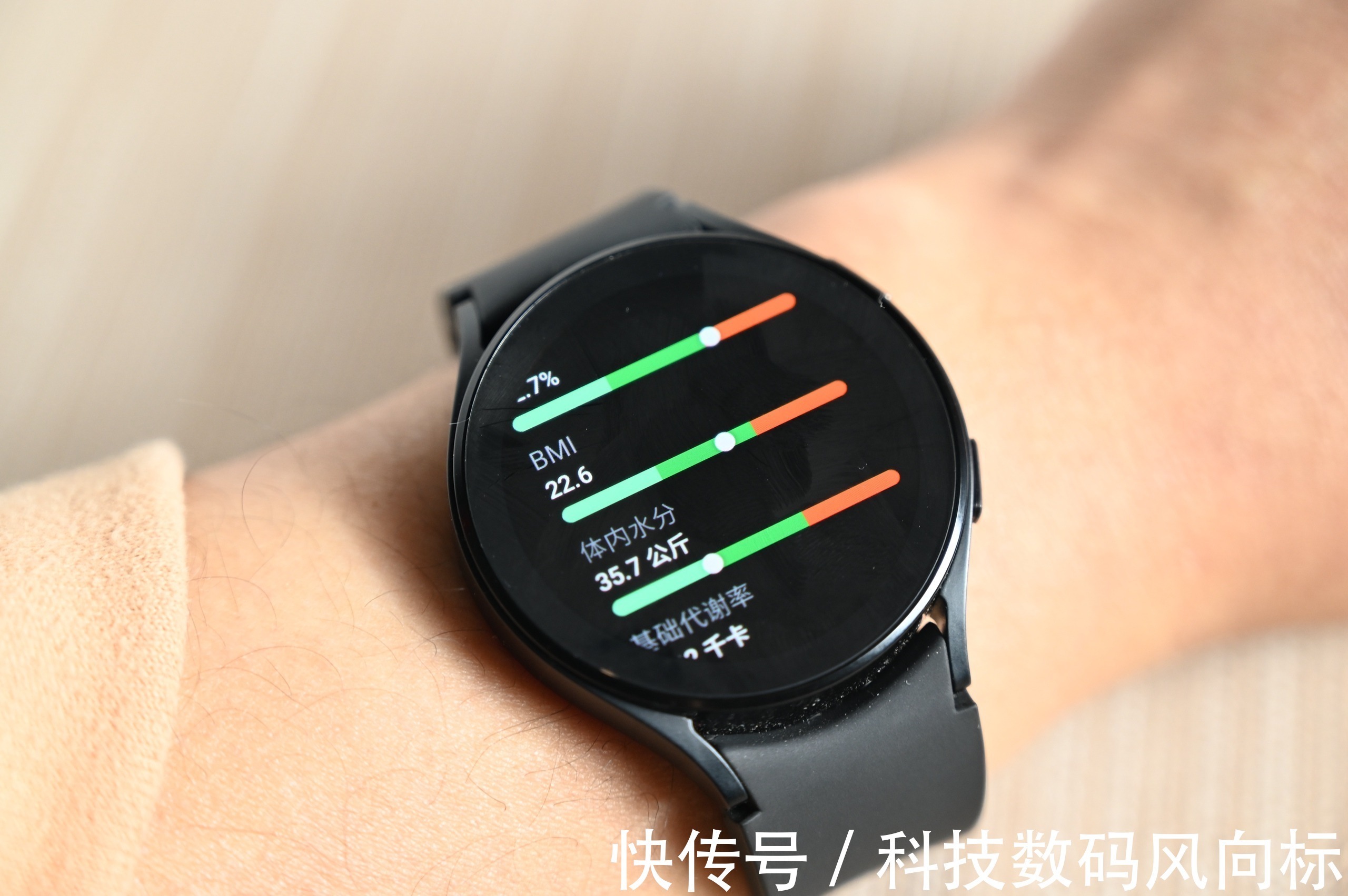 G做工精巧的腕上多面手，运动健康功能是亮点，Galaxy Watch4上手