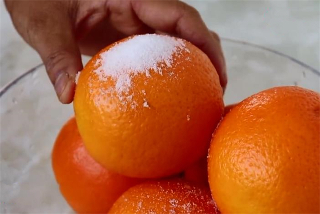 吃橙子的季节到了,买5个橙子做瓶蜂蜜橙子茶吃,清肠润肺助消化