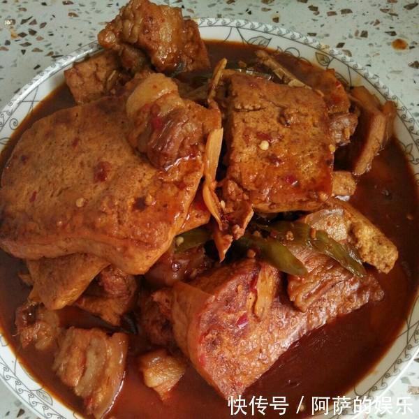 热炒鲜露|女性到了30岁，常吃3种美食，补血益气，美容养颜，增强免疫力