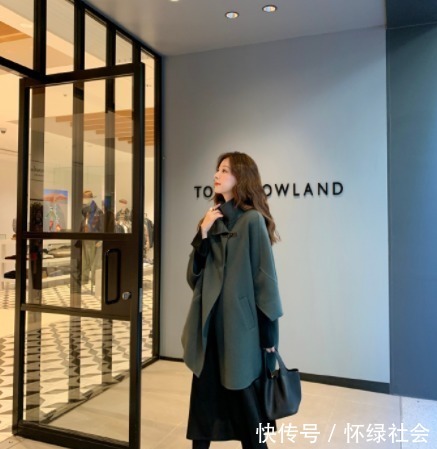 街拍 去年的卡其衣服可以扔了,今年最流行是“它”,穿到明年都不过时