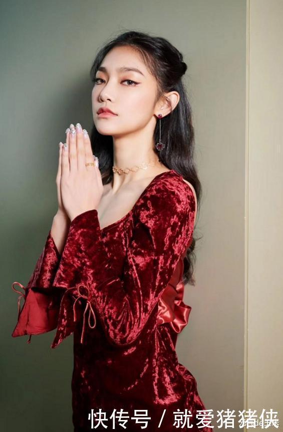 高级|这种“秋冬专用材质”高级又贵气,贵气的女人大多钟爱它