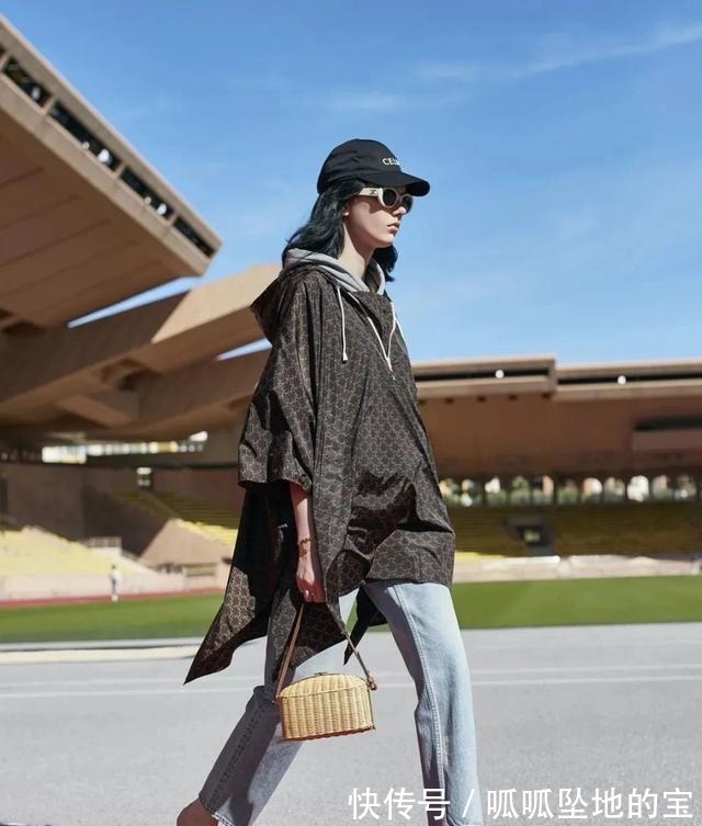 oblique 我和钟楚曦的度假差距 就是这只草编包！