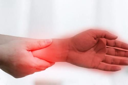 颈椎病|手指运动不灵活就是颈椎病吗？错！医生：要区分锥体外系疾病！