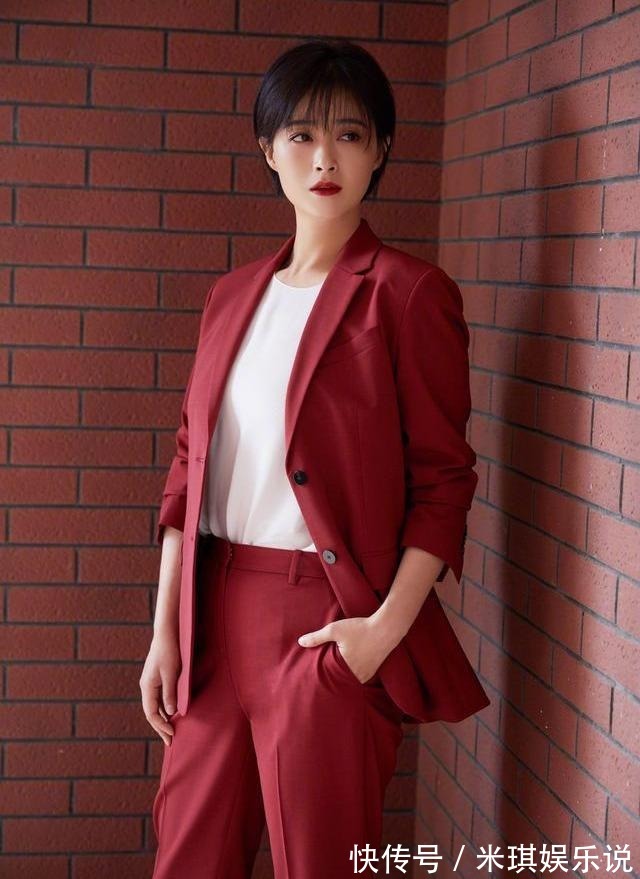 大背头 女人过了40岁就别再留“黑长直”,这5款发型,让你从阿姨变少女