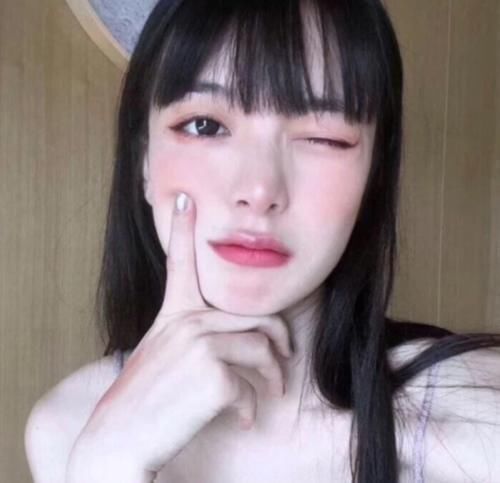 女生|比舔嘴唇还可怕的3种动作,女生若经常做,猪圈嘴也变得不奇怪了