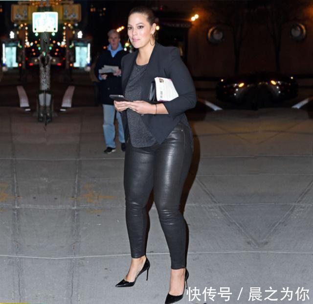 健身|190斤大码模特爱健身,紧身皮裤外出,彰显玲珑曲线