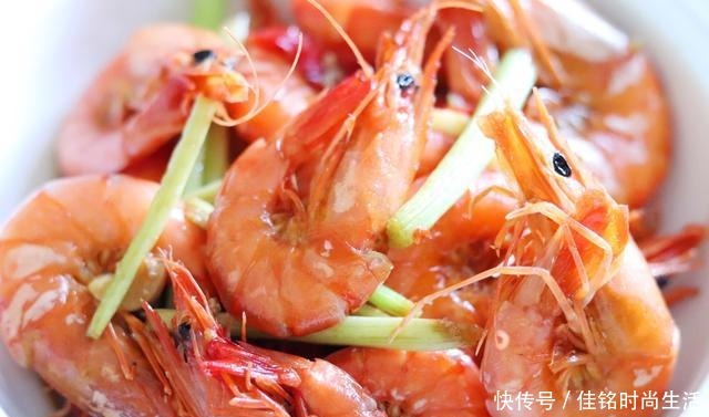 晒晒我家宝爸做的午餐,三菜一汤30分钟搞定,网友精致又美味