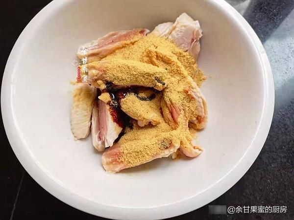 腌制|立秋后常做这道菜，食材加粉腌制，同玉米蒸熟上桌，鲜美不上火