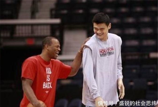 姚明前隊友黃成義 因手術失敗不能行走 老母親撿破爛為其治病 中國熱點