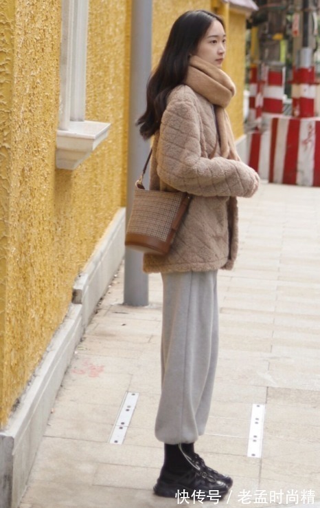 法则|想要把羊羔毛外套穿出高级感!掌握这几套穿搭法则,好看又减龄