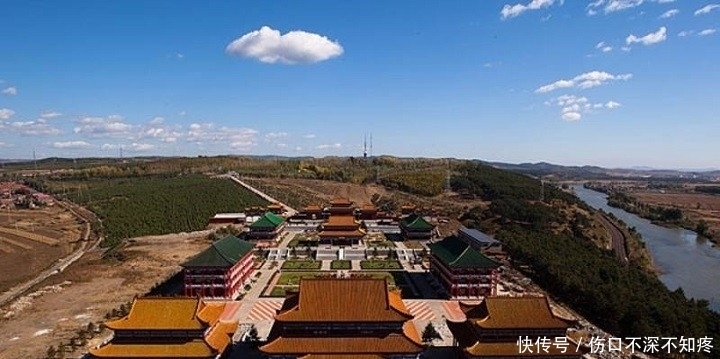 仿佛|“最”奢侈的寺庙,仿佛到了紫禁城,里面还雕刻了9999条龙