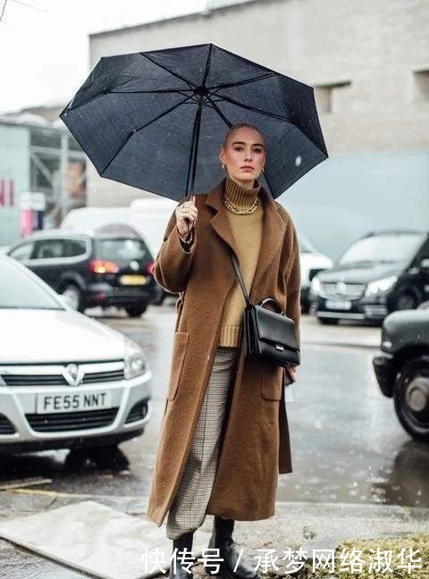 穿上|不管穿大衣还是羽绒服,都别配打底裤了!试试这3种裤,时髦百搭