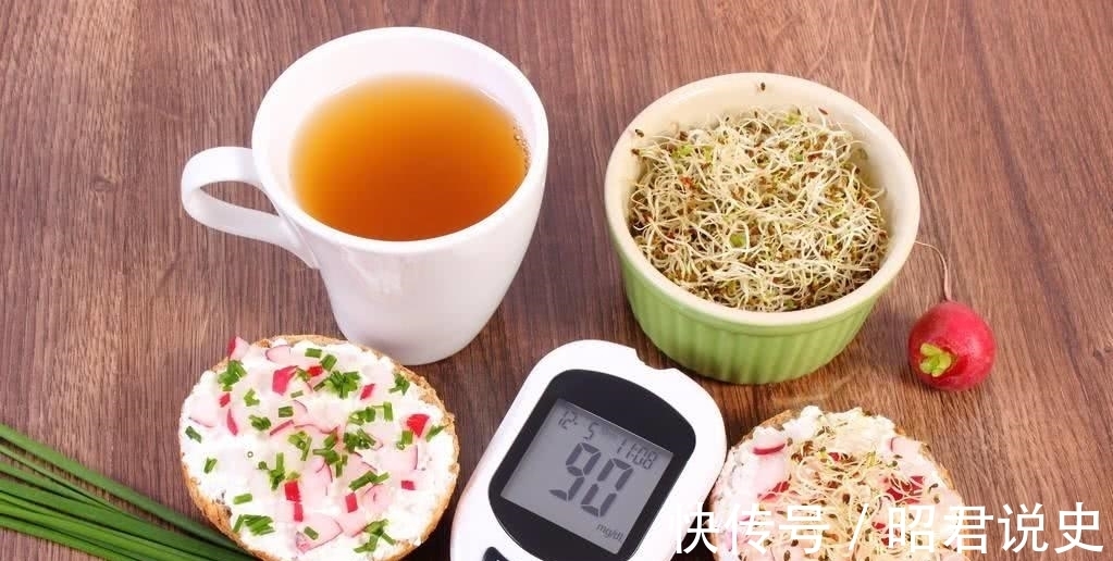 苦荞茶|它是天然的“二甲双胍”,糖尿病人喝水时泡一点,血糖轻松降下来