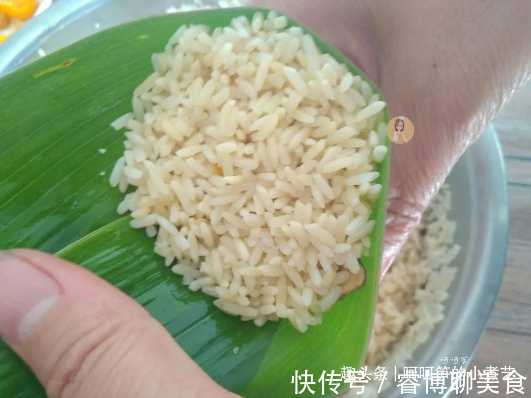 香菇|端午节将至，教你做鲜香味美的咸蛋黄肉粽，软糯诱人，吃了还想吃