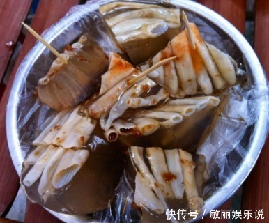 大妈|大妈推车卖“红火”小吃,6元一碗不涨价,顾客买完不敢下口!