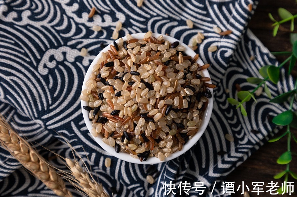 米饭|居家瘦减肥：怕长胖，应该少吃肉还是少吃饭？