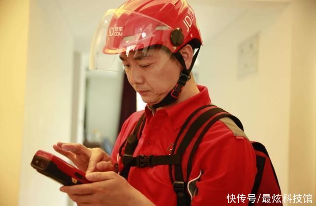 工资|京东投入3亿员工福利，取消底薪后，快递员平均工资反而大涨?