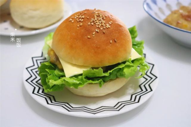 早餐,我给家人做了鸡肉堡,做法简单味道好,一个下肚能量满满