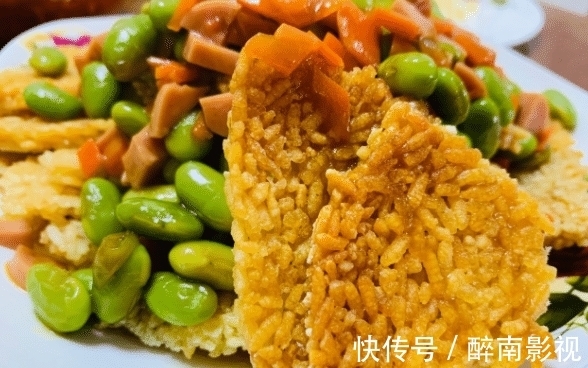 汁锅巴鸡片这菜上席后,呈金黄油亮逗人食欲,味道酸甜适当
