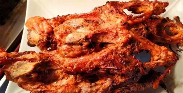 只有东北人才敢吃的4种烧烤,第3种看着就想吐,难以咽下